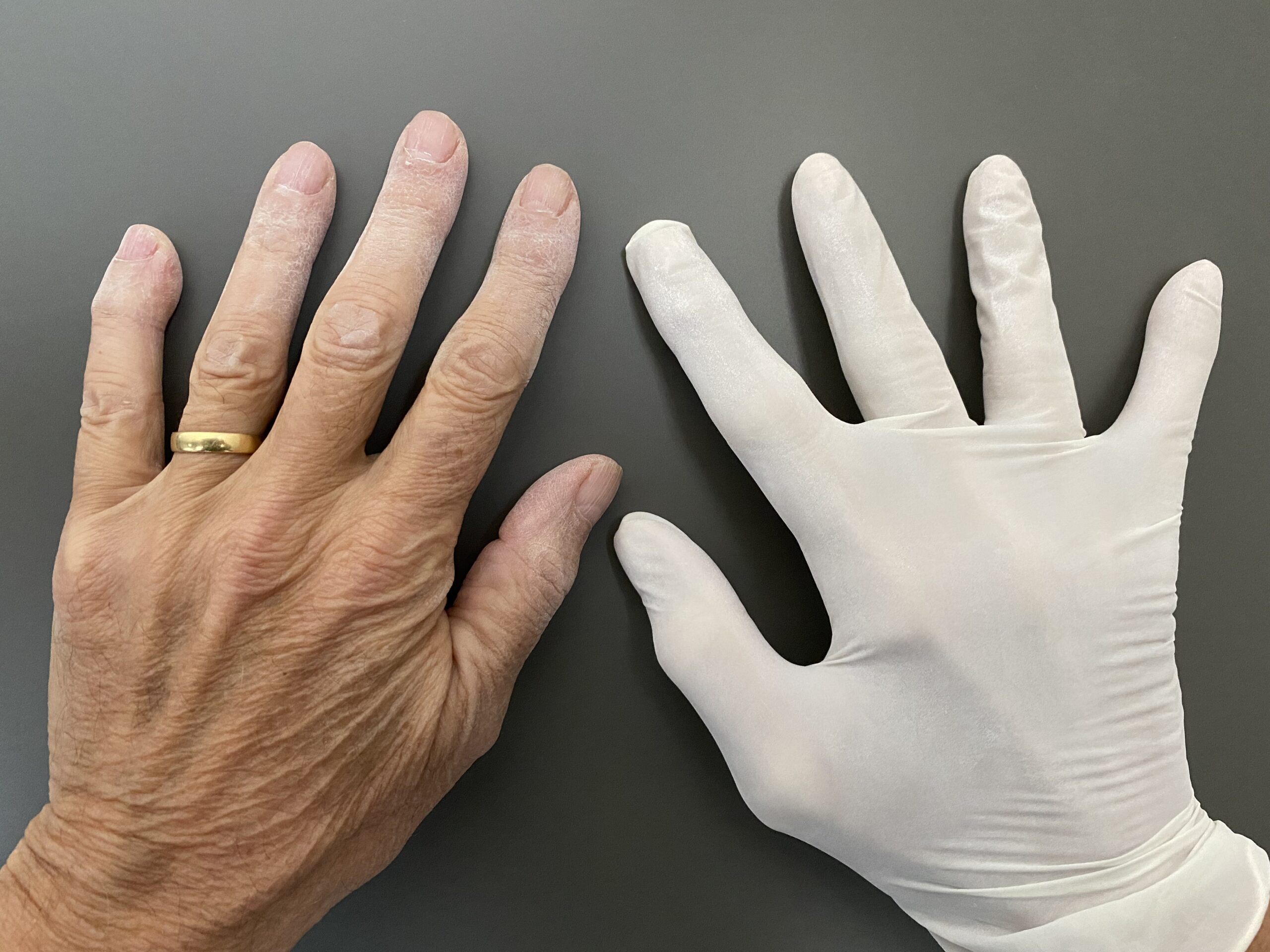 Des gants pour travailler, parce que les mains de vos salariés